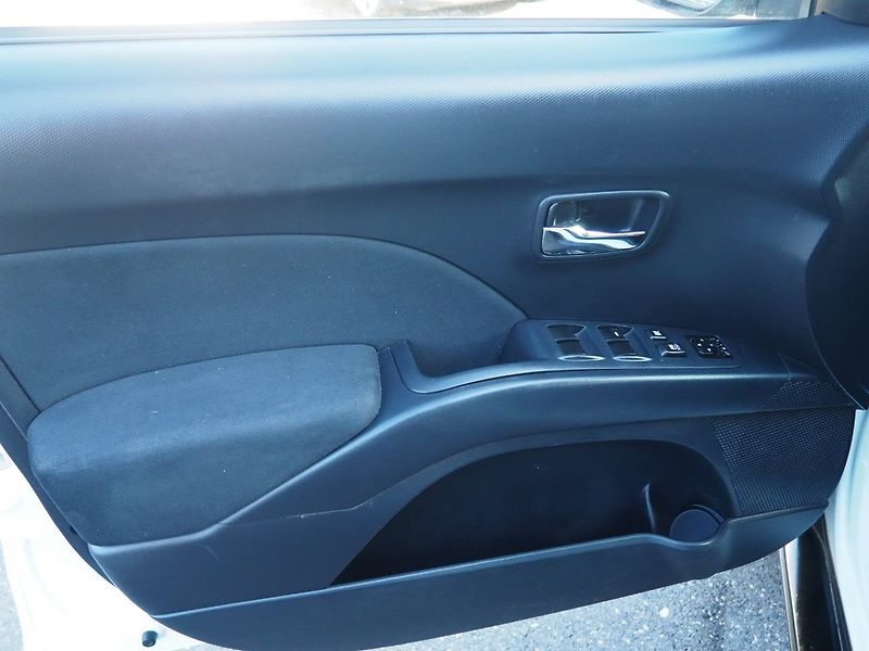 Peugeot 4007 (2010) 2.2 HDI, 115 kW, 4x4, 7 míst - fotka 9 z 39