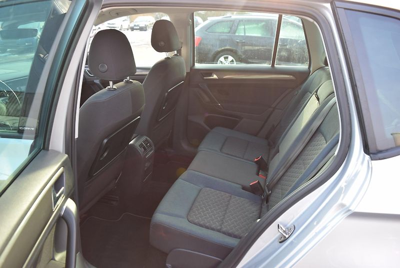 Volkswagen Golf Sportsvan (2019) 1.5TSI 96kw IQ.DRIVE NAVI ACC  - fotka 14 z 49