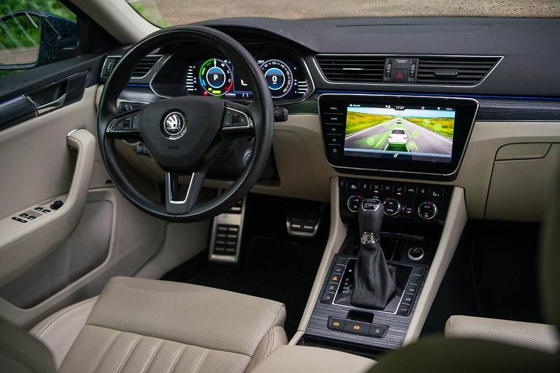 Škoda Superb (2020) iV 1.4 TSI PHEV, ČR, AUTOMAT - fotka 3 z 32
