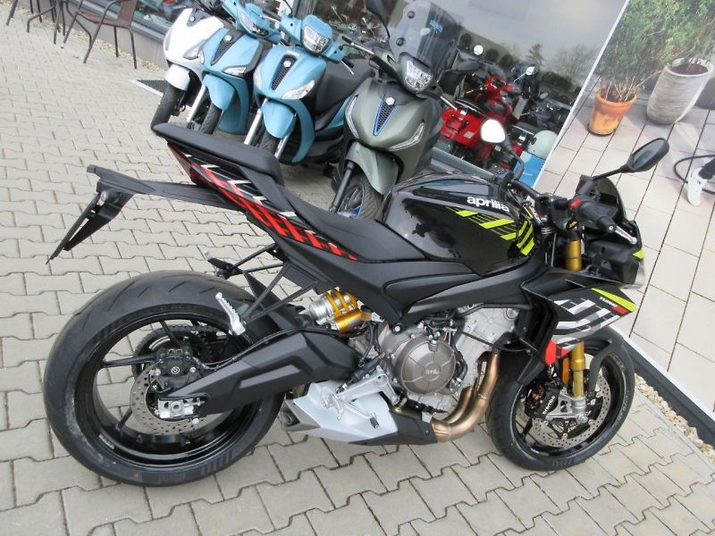 Aprilia (2026) Tuono 660 Factory e5+ - fotka 4 z 13
