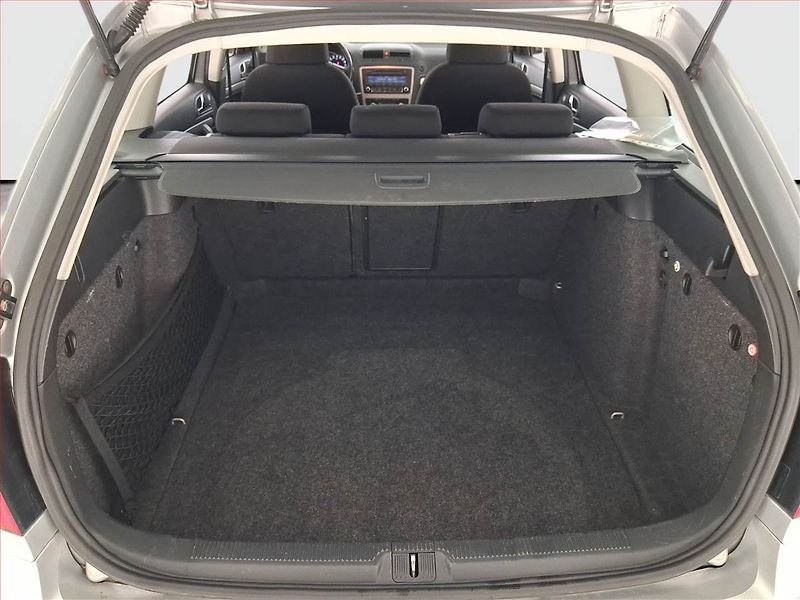 Škoda Octavia (2011) Elegance 1.6 TDI, Serv.kniha - fotka 14 z 19