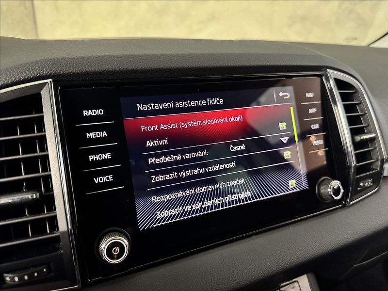 Škoda Karoq 1,5 TSi  DSG Style LED Kamera - fotka 25 z 44