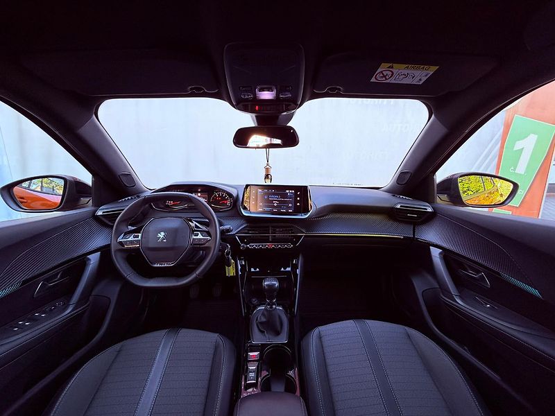 Peugeot 2008 1.2 PureTech Allure, Záruka - fotka 17 z 28