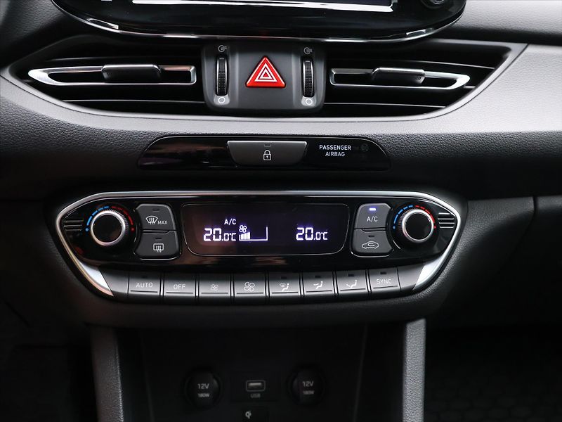 Hyundai i30 1,5 T-GDI 117kW Smart CZ DPH - fotka 18 z 26