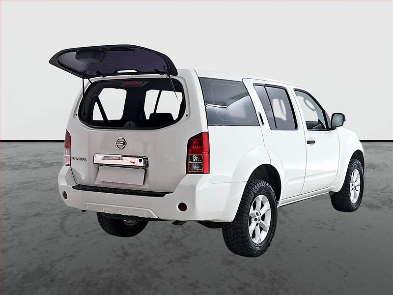 Nissan Pathfinder (2010) 2.5 dCi, 4X4, 7 míst - fotka 14 z 17