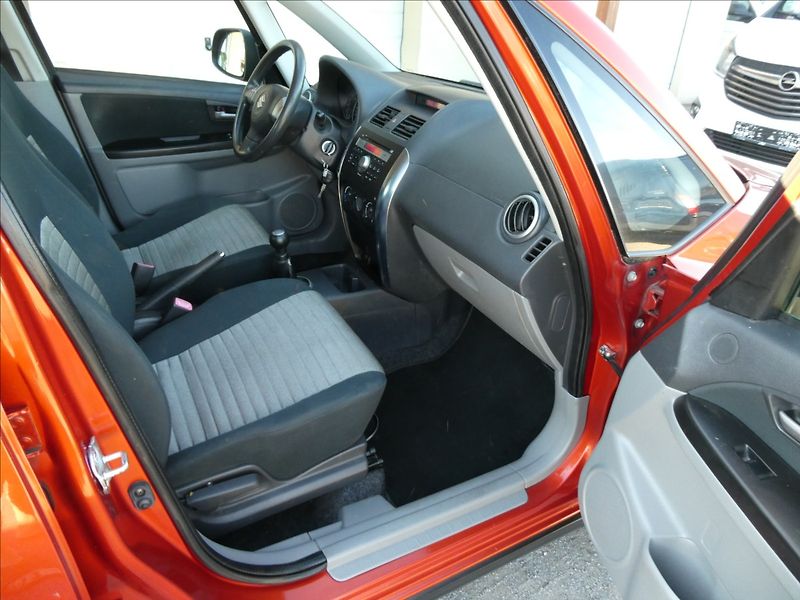Suzuki SX4 1,5 73kW GLX,2x kola,závěs,kli - fotka 19 z 39