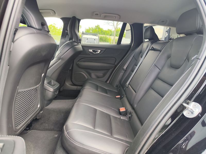 Volvo V60 B4/145kW AWD Auto Plus My24 - fotka 13 z 36