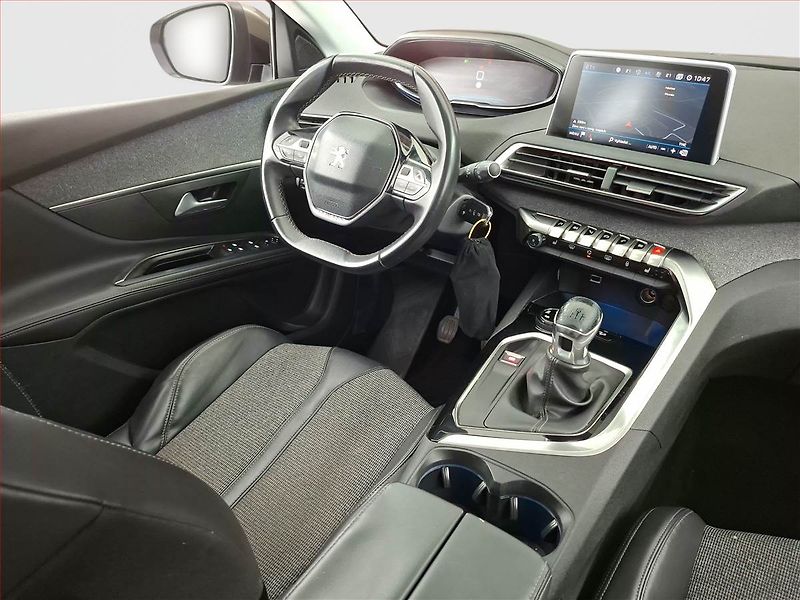 Peugeot 5008 (2017) 1.6 BlueHDi, 7 míst - fotka 7 z 19