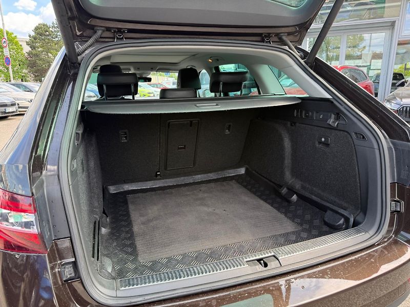 Škoda Superb Style Plus 2.0 TDI 140kw DSG 4 - fotka 24 z 26