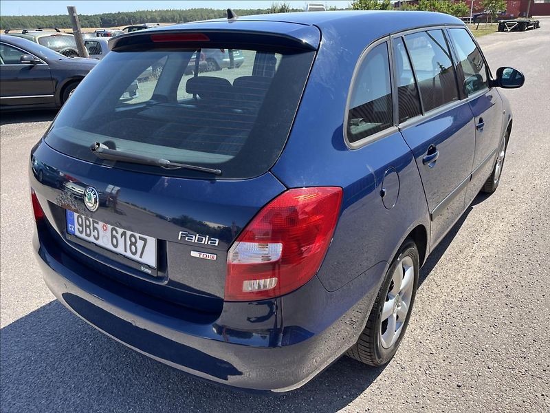 Škoda Fabia 1,6 TDi ČR KLIMA ALU 2 x KOLA - fotka 6 z 33