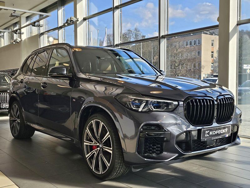 BMW X5 M50i - fotka 9 z 36