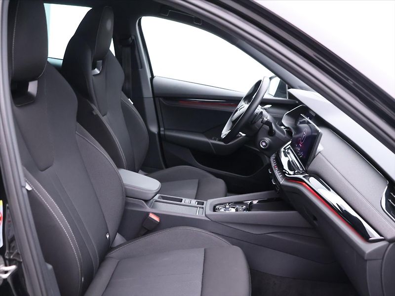 Škoda Octavia 2,0 TDI 110kW DSG Sportline DP - fotka 14 z 40