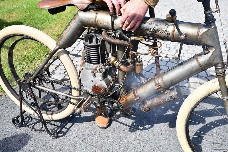 Přehlídka historie, noblesy, technických zajímavostí a unikátů. To byla Jízda Saši Kolowrata.