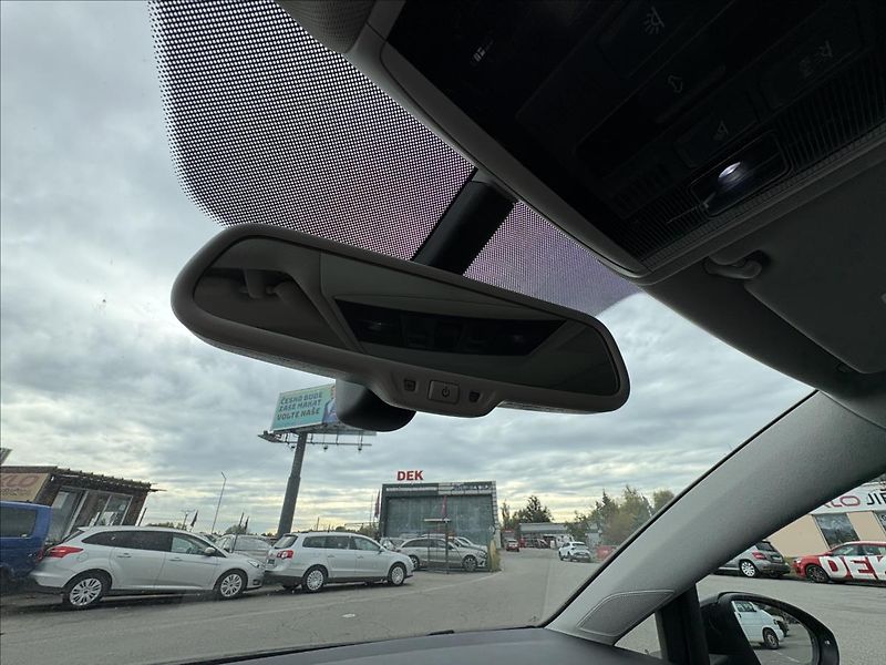 Volkswagen Golf 2,0 TDi 110kW Xen,Pano,Nez.Top - fotka 24 z 41