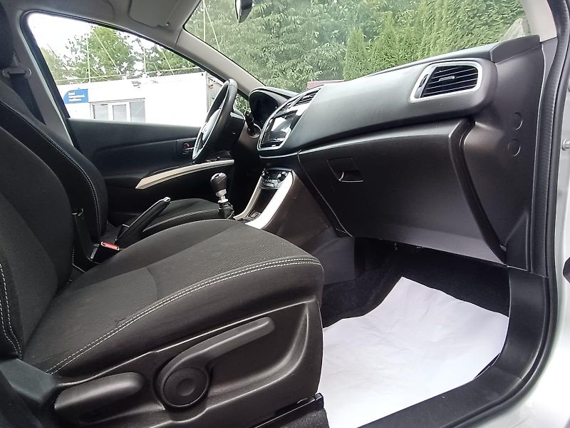 Suzuki SX4 S-Cross 1.4/103kW, COMFORT - fotka 23 z 37