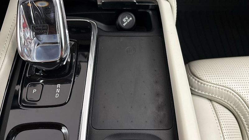Volvo XC90 2.0 B5 AUT AWD Inscription - fotka 26 z 31