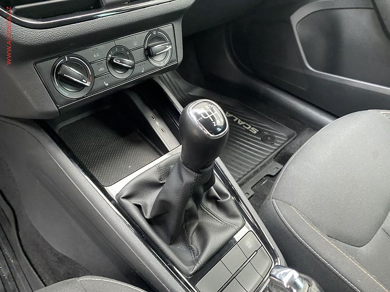 Škoda Scala (2021) 1.0 TSi, 2.maj,ČR, Ambition - fotka 16 z 18