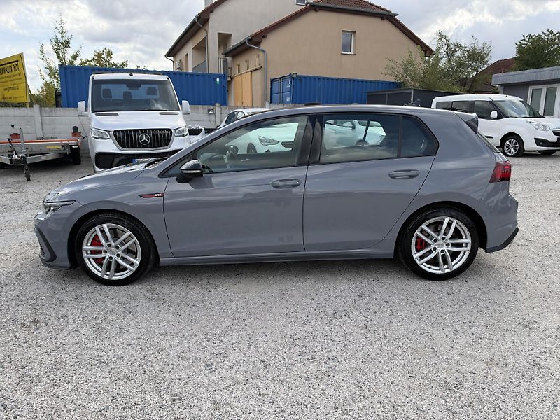 Volkswagen Golf (2022) GTI 2.0 TSI 180 KW - fotka 2 z 3