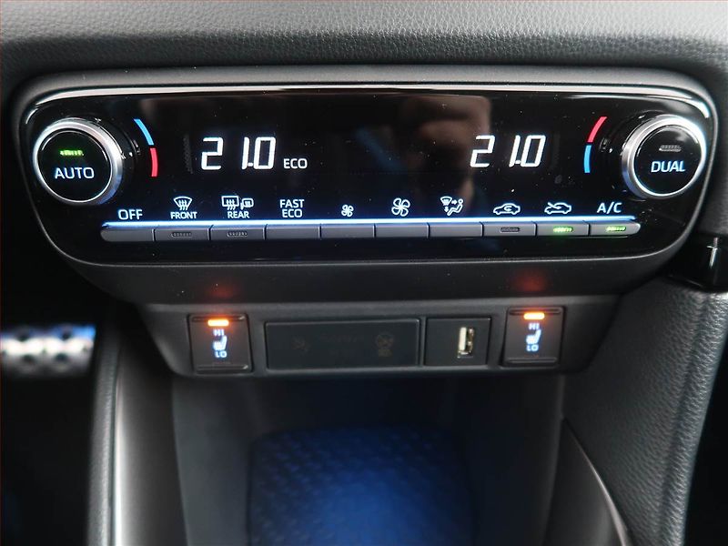 Toyota Yaris (2023) GR Sport 1.5 VVT-i Hybrid - fotka 17 z 22