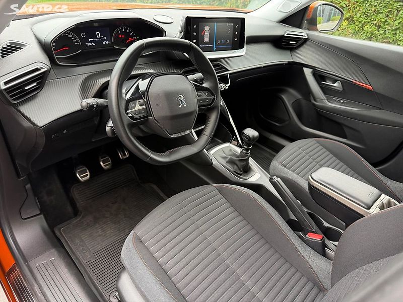 Peugeot 2008 1.2 PureTech 74 kW / tažné - fotka 16 z 21