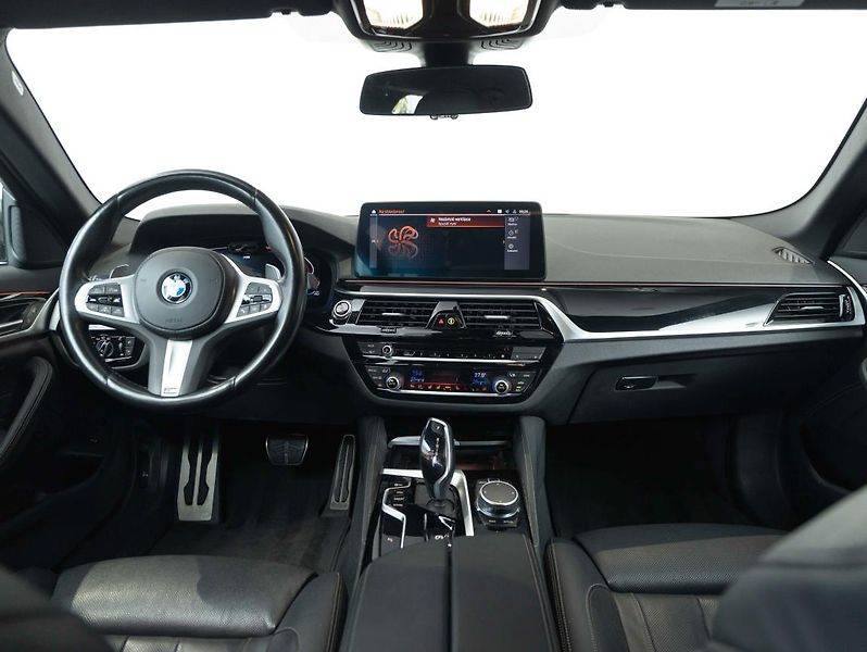 BMW Řada 5 540d xDrive - fotka 11 z 20