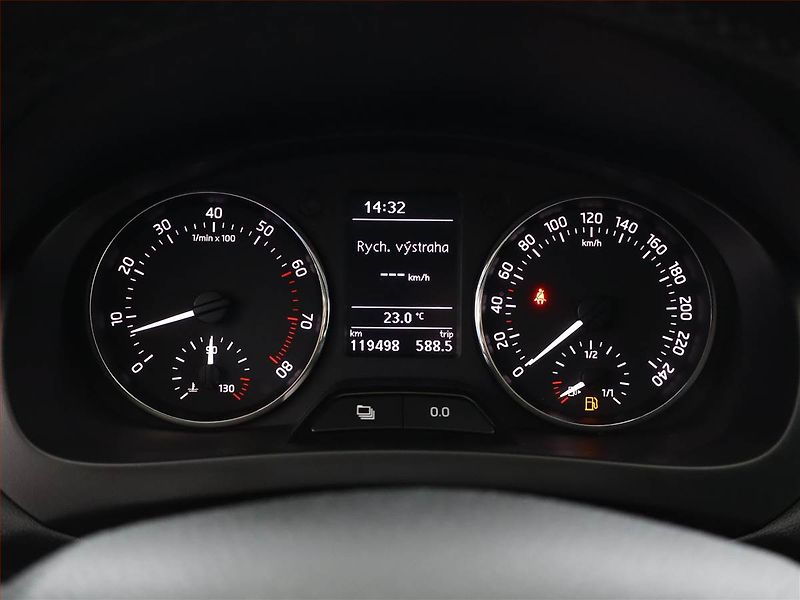 Škoda Rapid (2015) Spaceback 1.2 TSI, ČR,1.maj - fotka 9 z 13