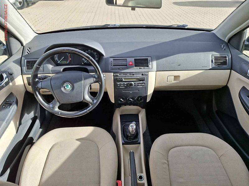 Škoda Fabia (2007) 1.2 HTP, AC, výhřev sed - fotka 8 z 16
