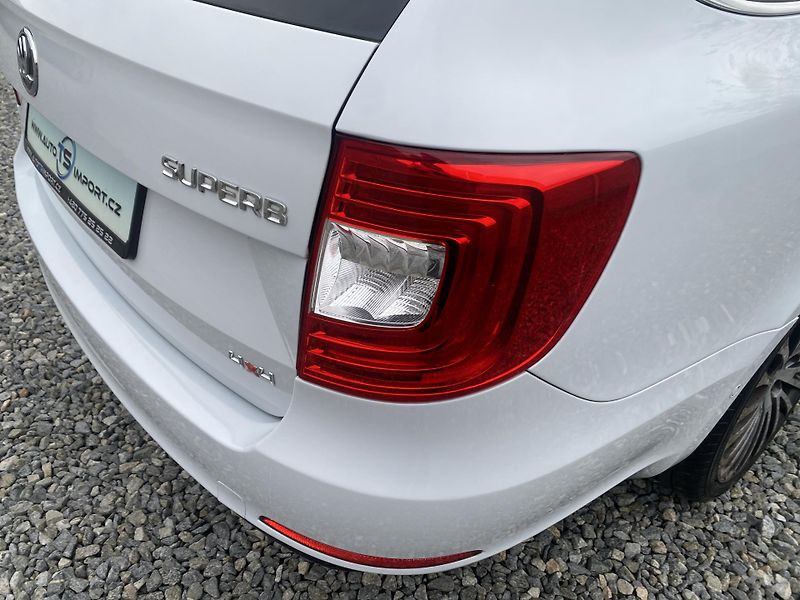 Škoda Superb 2.0TDi 4x4 170PS DSG L+K COMBI - fotka 45 z 158