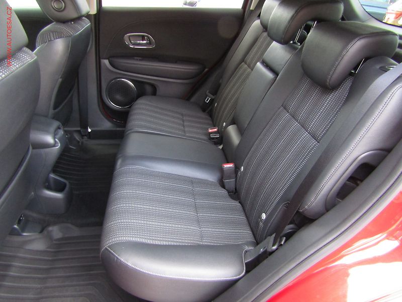 Honda HR-V (2017) 1.5 i-VTEC, ČR, AT - fotka 10 z 20