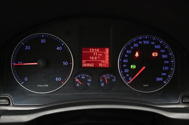 Volkswagen Golf 2,0 TDI 103 kW DSG Trend Nová - fotka 16 z 29