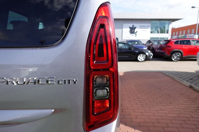 Toyota ProAce City Verso 1,5D-4D 96kW VIP Long VIP 7mís - fotka 34 z 35