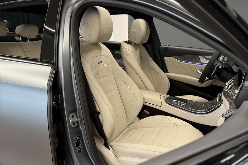 Mercedes-Benz Třídy E (2021) E 63s AMG 4Matic+ V8 Biturbo - fotka 45 z 124