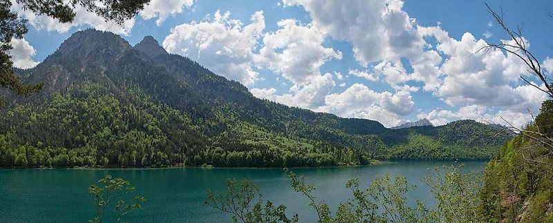 Alpsee láká na úžasné prostředí.