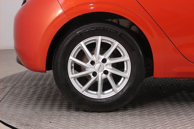 Peugeot 208 (2016) Active 1.2 PureTech - fotka 11 z 12