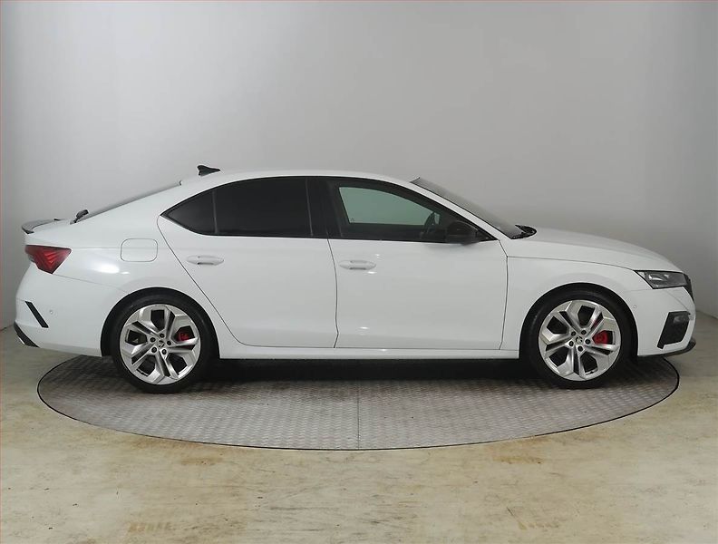 Škoda Octavia (2021) RS 2.0 TSI - fotka 6 z 32