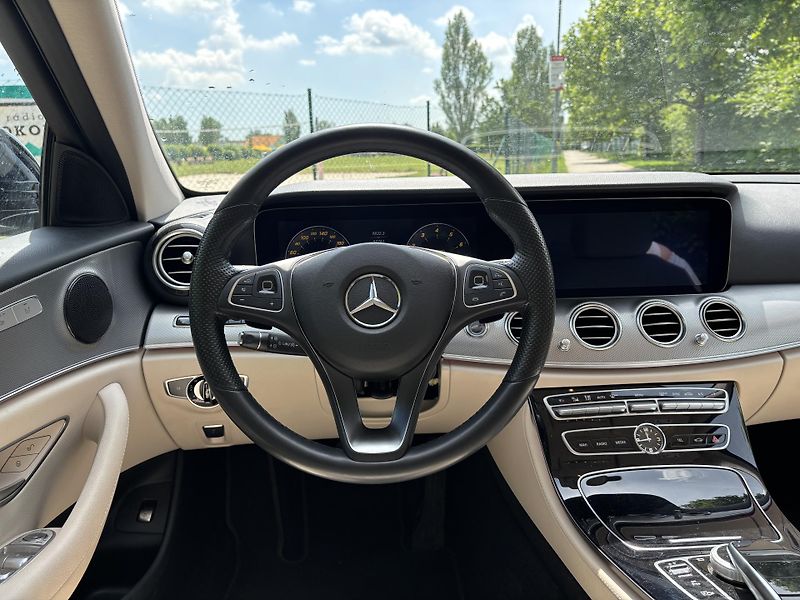 Mercedes-Benz Třídy E E200 135kw 1 maj ČR 52 000 km - fotka 20 z 28
