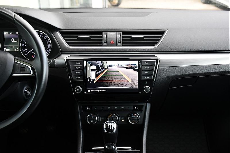 Škoda Superb 1.6TDi 88kW STYLE - fotka 7 z 40