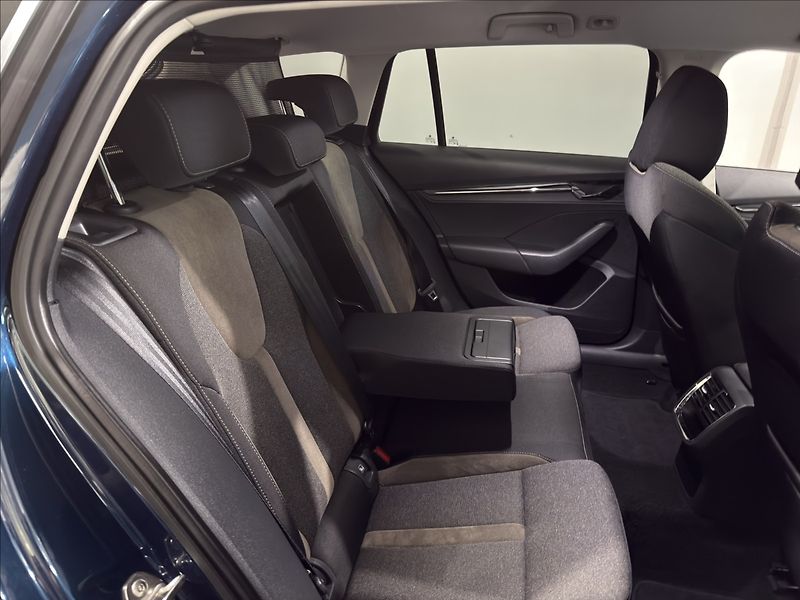 Škoda Octavia 2,0   TDI SCOUT 4X4 110KW HEAD - fotka 25 z 37