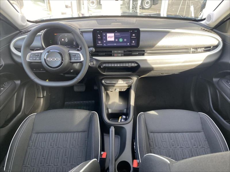 Fiat 600 (2024) 1,2 Turbo Hybrid 110k eDCT - fotka 12 z 14