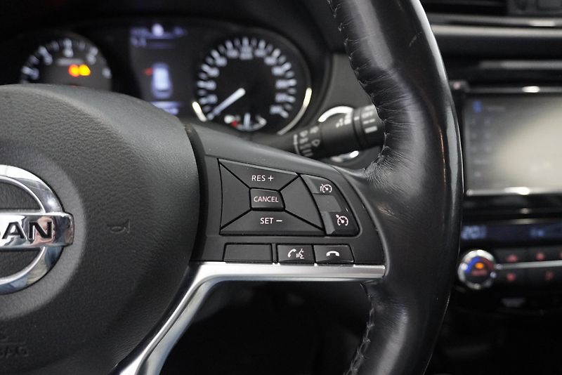 Nissan X-Trail  DIG-T 1,3i TEKNA  AUTOMAT - fotka 21 z 32