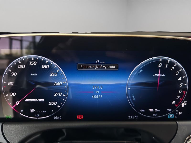 Mercedes-Benz Třídy E (2025) Mercedes-AMG E 53 HYBRID 4MATI - fotka 11 z 25