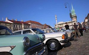 V pondělí 28. října byla na Masarykově náměstí ve Znojmě k vidění řada historických vozidel.