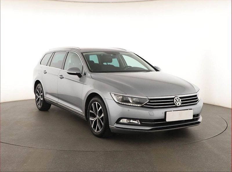 Volkswagen Passat (2019) 2.0 TDI, Automat, Kůže - fotografie inzerátu