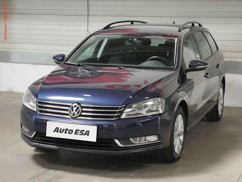 Volkswagen Passat (2011) 1.6 TDi, 1.maj, servis.kniha - fotka 3 z 16