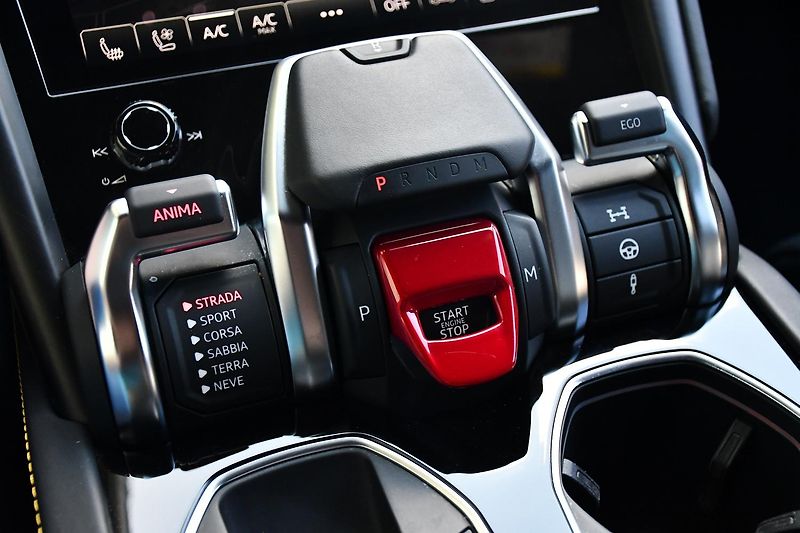 Lamborghini Urus 4.0 V8 ZÁRUKA - fotka 32 z 59