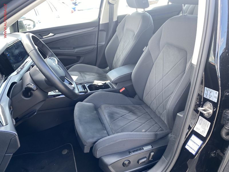 Volkswagen Golf (2023) 1.5TSi, ČR, LED, kamera - fotka 9 z 15