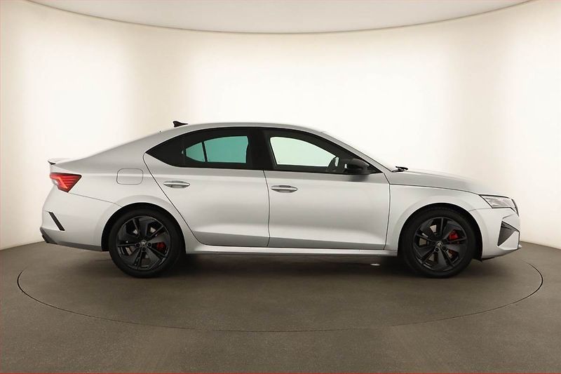 Škoda Octavia (2025) RS 2.0 TSI, RS, MATRIX, KAMERA - fotka 6 z 18