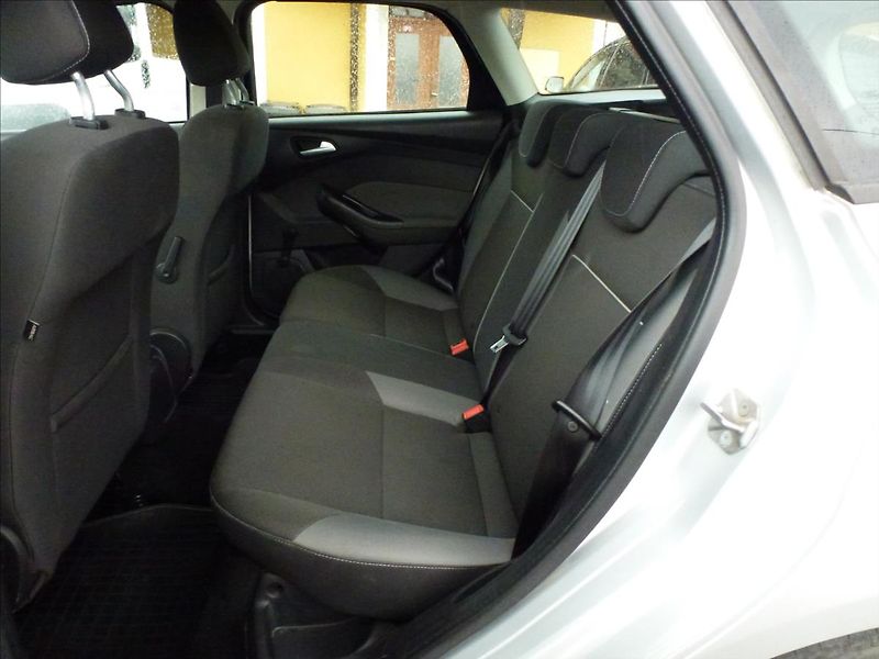 Ford Focus 1,6 16V Eco 150HP - fotka 17 z 41