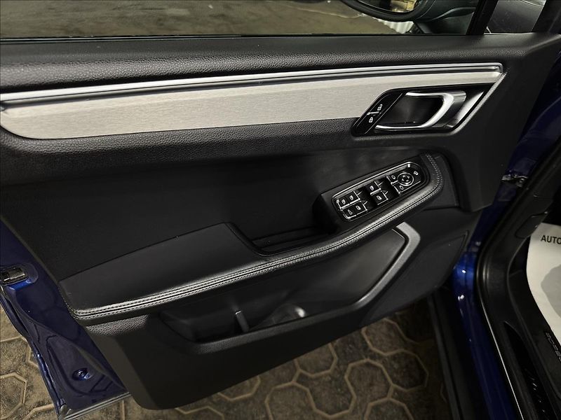 Porsche Macan T CHRONO PASM PANO MATRIX LED - fotka 14 z 49