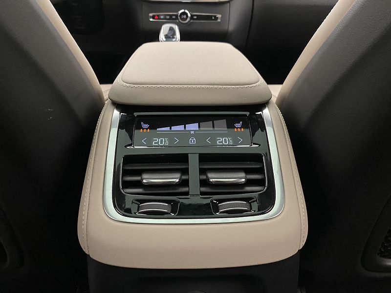 Volvo XC90 (2025) T8 AWD Plug-in DARK ULTRA - fotka 75 z 75